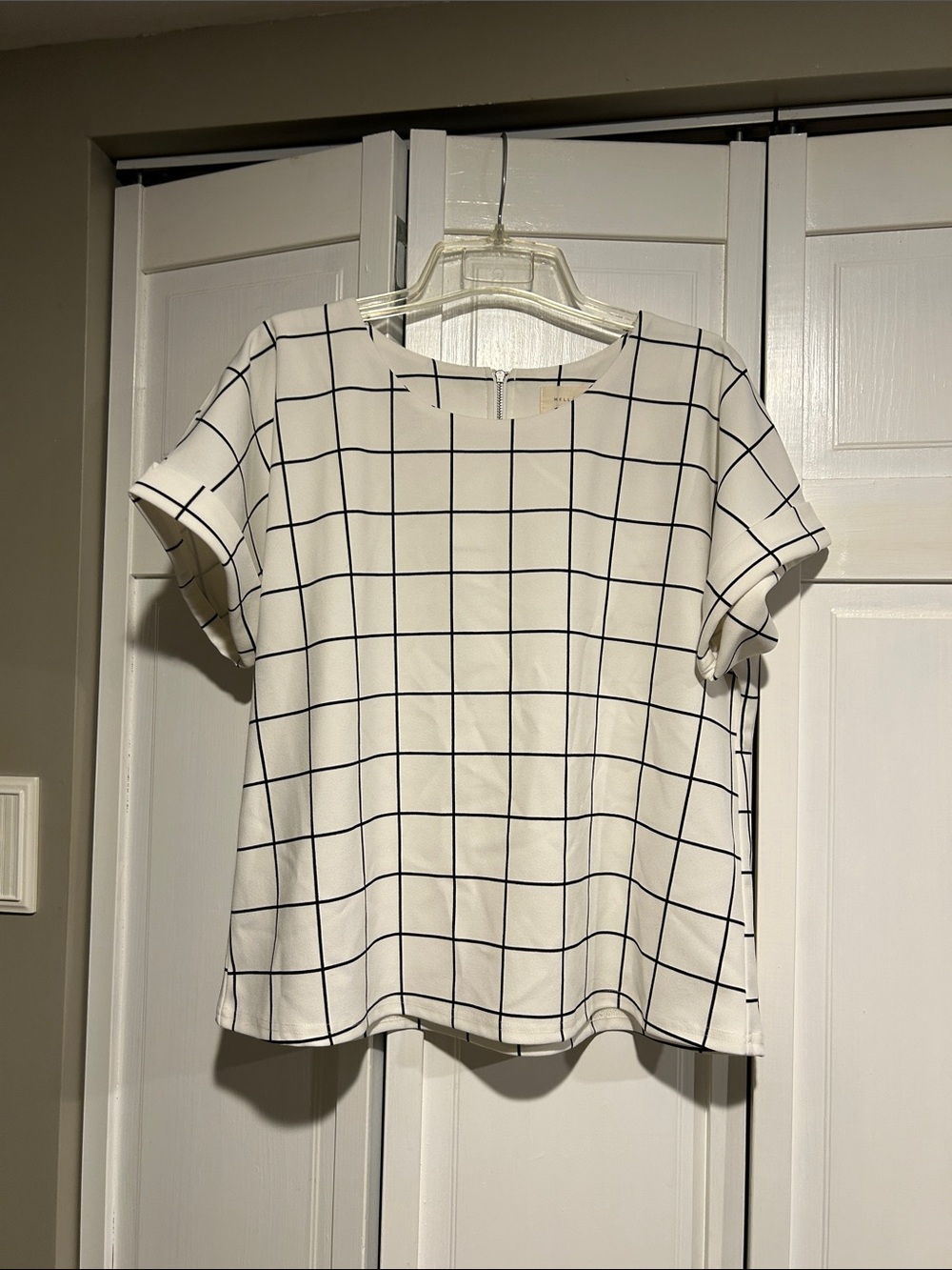 MELLODAY Classic CreamTop with Black Grid Pattern